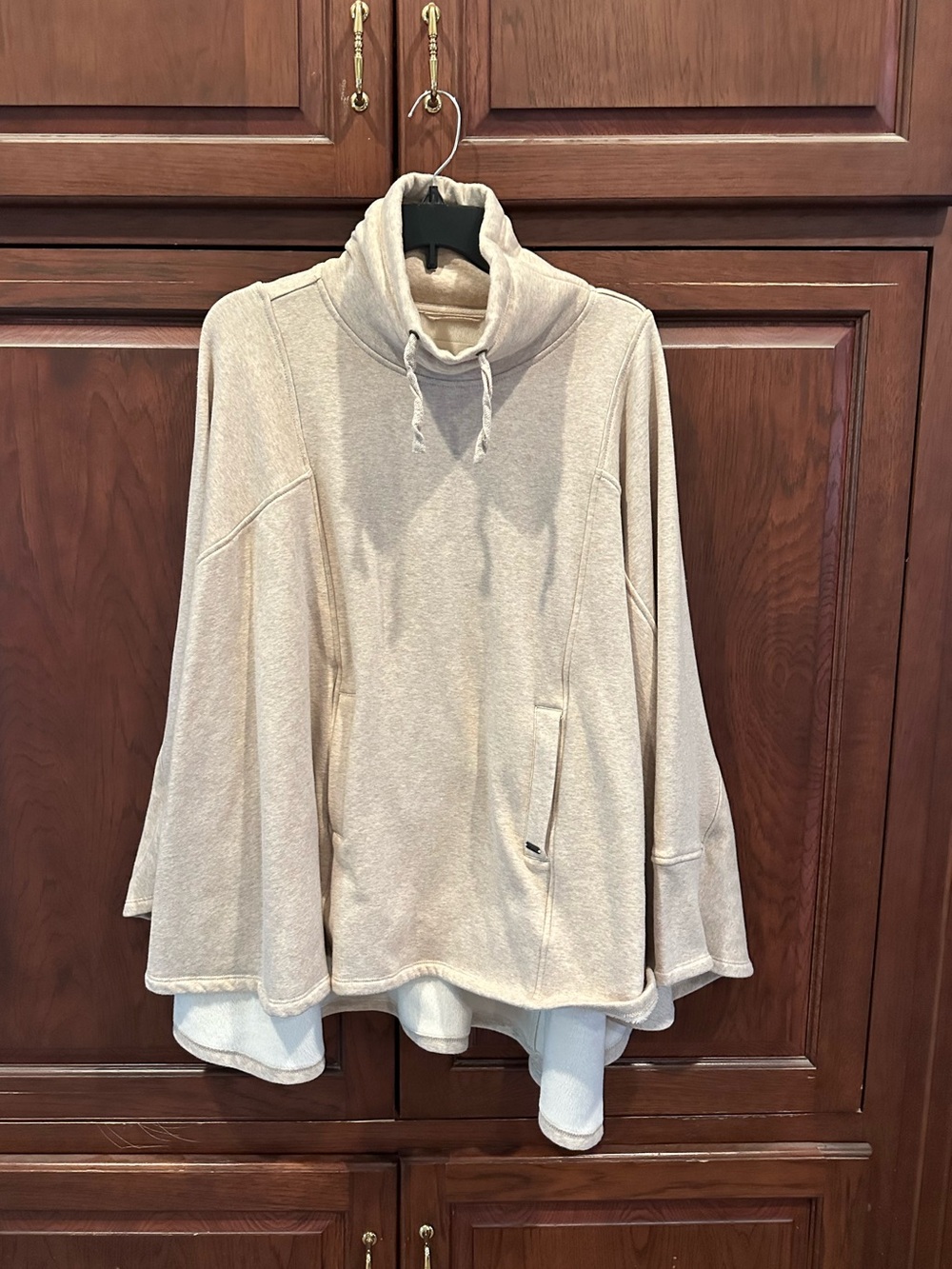 Ugg poncho sz M/L